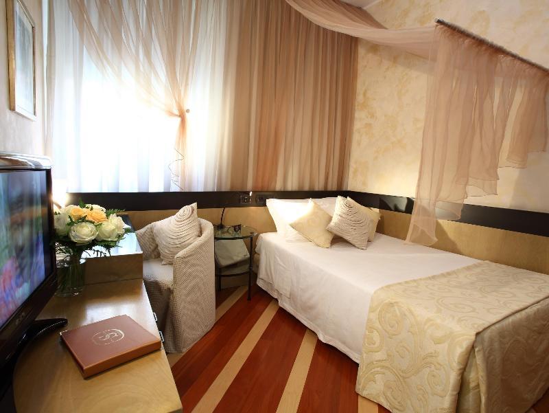 Hotel Sanpi Milano Kültér fotó